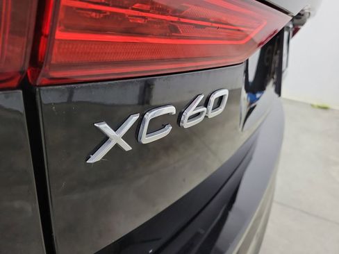 Certified 2025 Volvo XC40 B5 Plus image 9