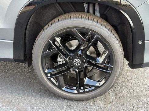 New 2025 Volkswagen Tiguan SE R-Line image 6