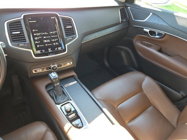 Used 2020 Volvo XC90 T6 Momentum w/ Protection Package Premier AWD/4WD image 16
