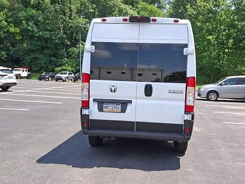 Used 2024 RAM ProMaster 2500 w/ Convenience Group FWD image 11