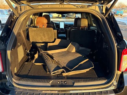 Used 2021 Ford Explorer Platinum w/ Equipment Group 601A image 16