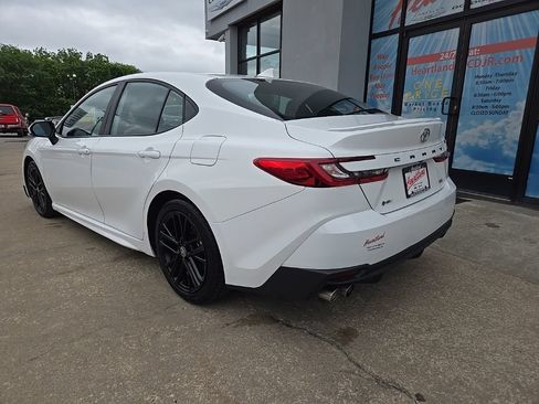 Used 2025 Toyota Camry SE FWD image 7