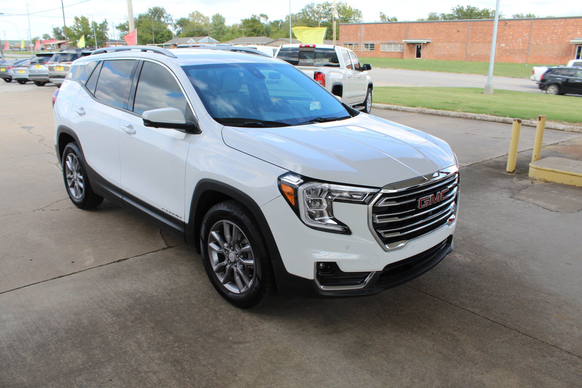 Used 2022 GMC Terrain SLT w/ Tech Package FWD image 48