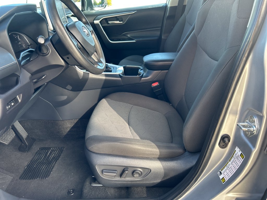 Certified 2025 Toyota RAV4 XLE AWD/4WD image 10