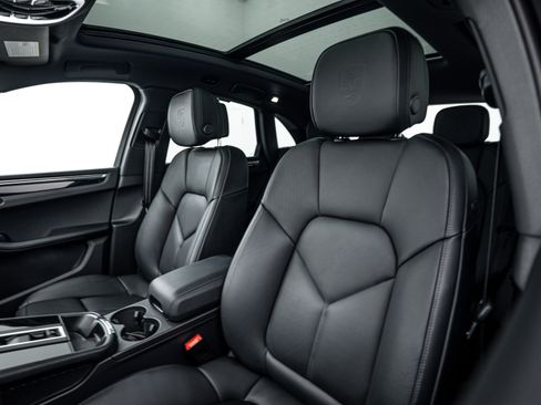 Certified 2026 Porsche Macan image 21