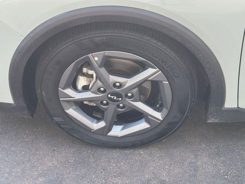 Used 2025 Kia K4 FWD image 25