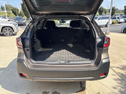 Used 2023 Subaru Outback Premium AWD/4WD image 30