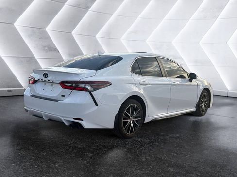 Used 2022 Toyota Camry SE FWD image 4