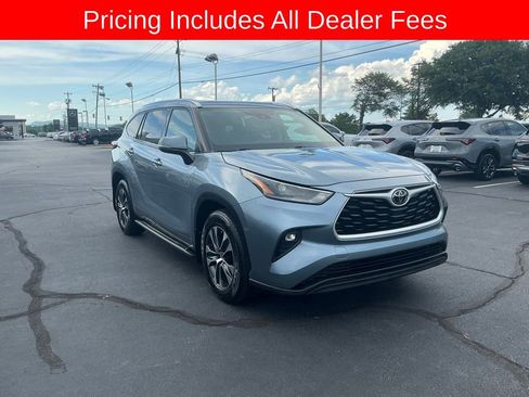 Used 2021 Toyota Highlander XLE FWD image 6