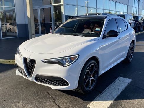 Used 2022 Alfa Romeo Stelvio Veloce image 4