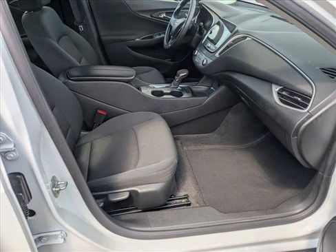 Used 2025 Chevrolet Malibu LT FWD image 18