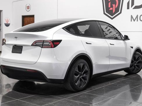 Used 2025 Tesla Model Y Long Range image 12