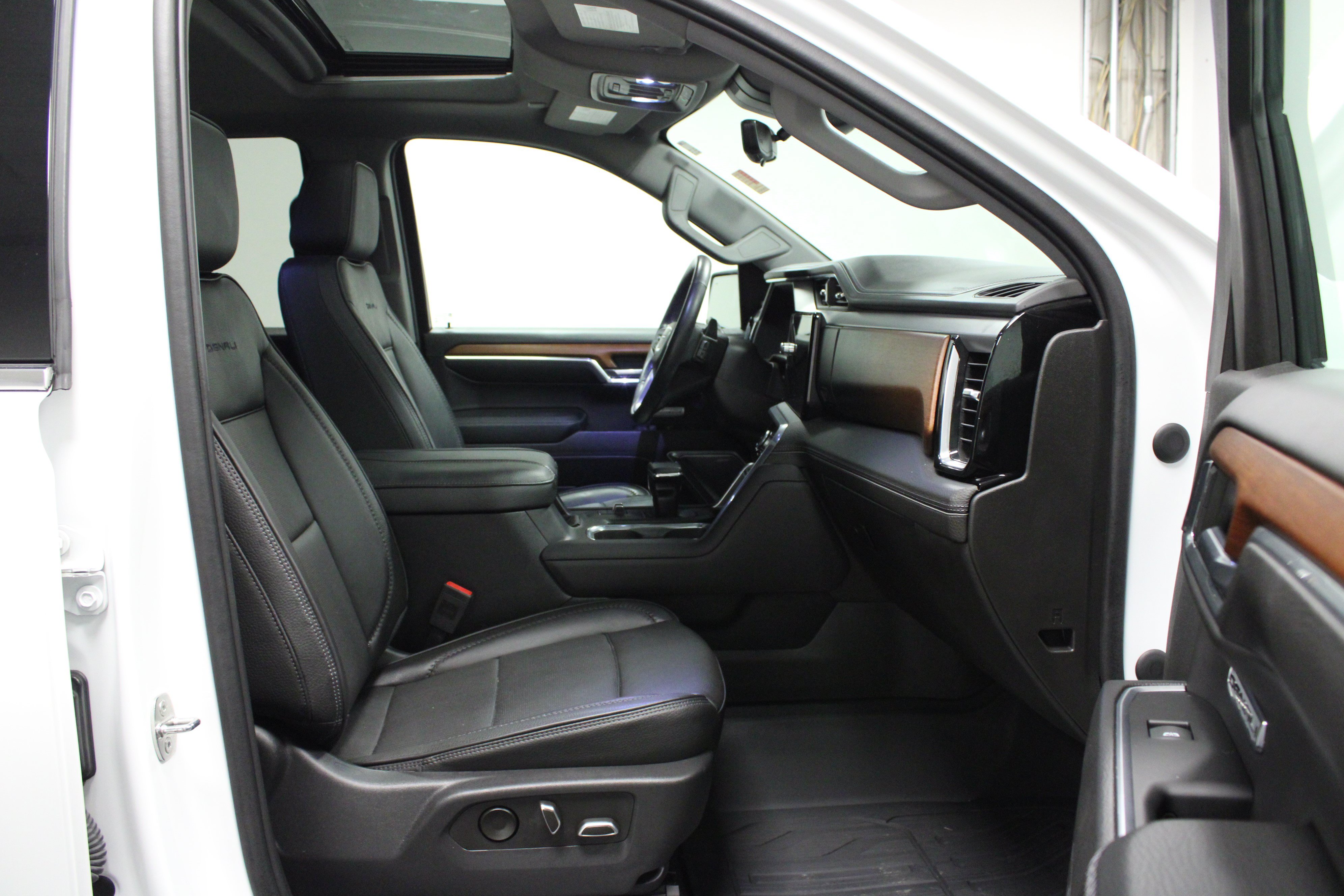 Used 2023 GMC Sierra 1500 Denali w/ Denali Reserve Package AWD/4WD image 16