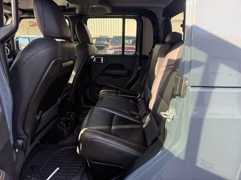 Used 2025 Jeep Gladiator Sport w/ Premium Package image 11