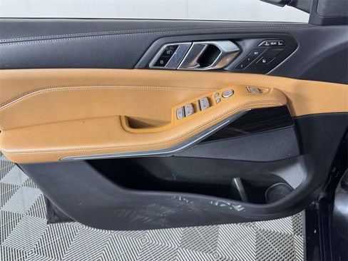 Used 2023 BMW X7 xDrive40i w/ Parking Assistance Package image 17