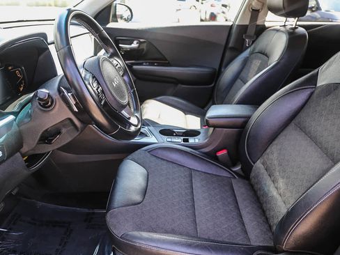 Used 2022 Kia Niro EX image 16