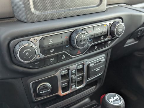 Used 2019 Jeep Wrangler Unlimited Sport S AWD/4WD image 18