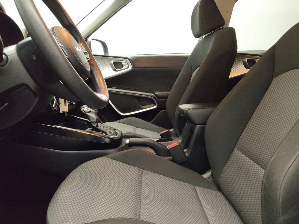 Used 2023 Kia Soul LX w/ Option Group 015 FWD image 17