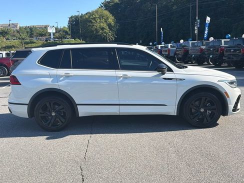 Used 2023 Volkswagen Tiguan SE R-Line FWD image 9