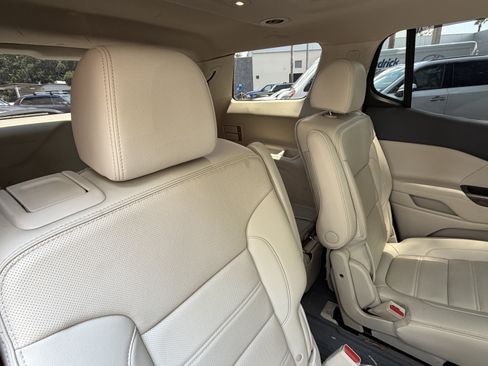 Used 2021 GMC Acadia Denali w/ Denali Technology Package FWD image 41