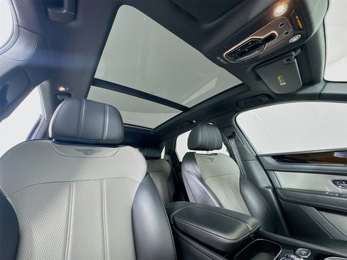 Certified 2019 Bentley Bentayga image 30