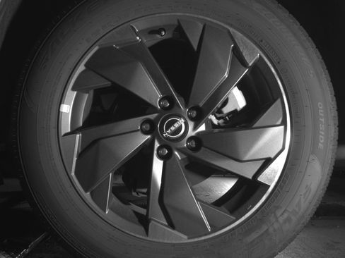 Used 2025 Nissan Rogue SV image 14