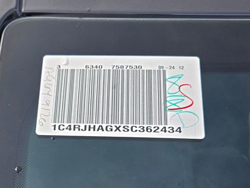 New 2025 Jeep Grand Cherokee Altitude image 31