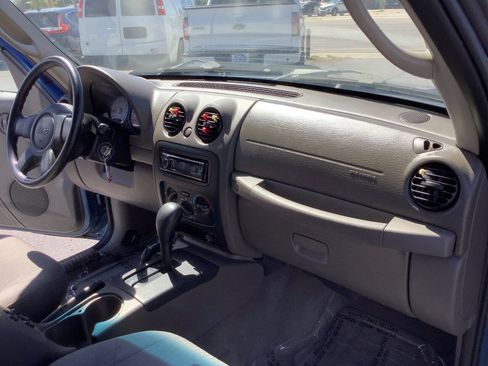 Used 2004 Jeep Liberty Sport w/ PWR Convenience Group AWD/4WD image 32