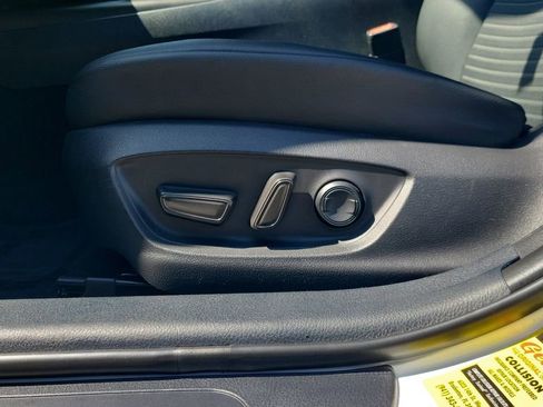 Certified 2022 Toyota Camry SE w/ Cold Weather Package AWD/4WD image 15