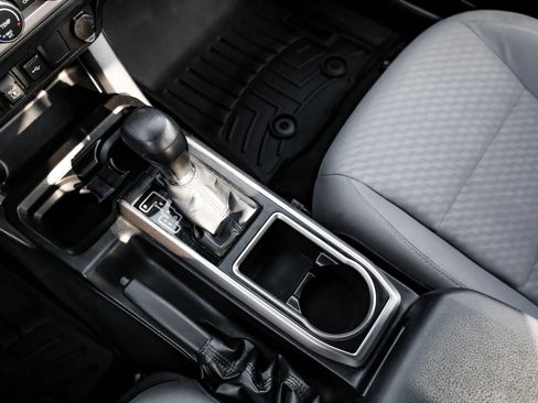 Used 2020 Toyota Tacoma SR5 image 35