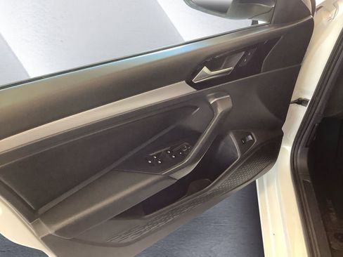 Used 2019 Volkswagen Jetta R-Line image 12