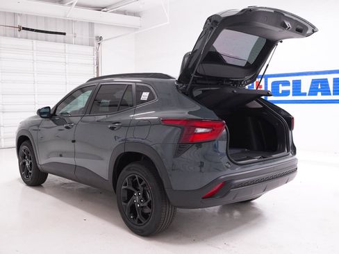 New 2026 Chevrolet Trax LT FWD image 8