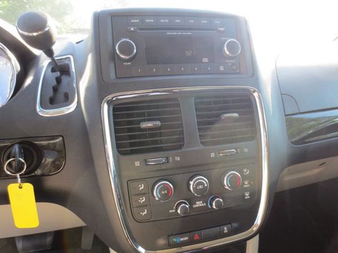 Used 2012 Dodge Grand Caravan SE FWD image 12