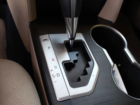 Used 2012 Toyota Camry LE image 37