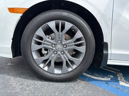 Certified 2026 Honda Odyssey Touring image 13
