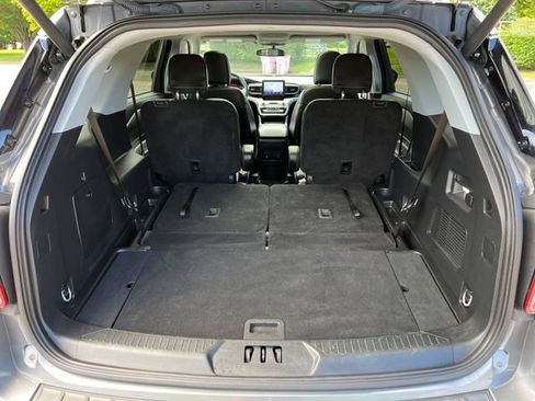 Used 2023 Ford Explorer XLT w/ Equipment Group 202A AWD/4WD image 29