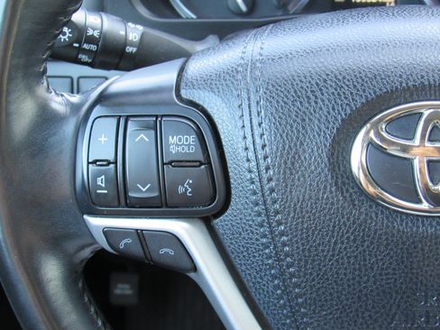 Used 2017 Toyota Highlander XLE w/ Carpet Mat Package AWD/4WD image 20
