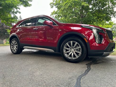 Used 2019 Cadillac XT4 Premium Luxury AWD/4WD image 2