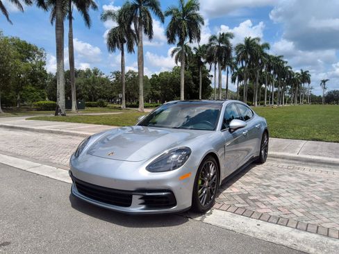 Used 2018 Porsche Panamera 4 AWD/4WD image 3