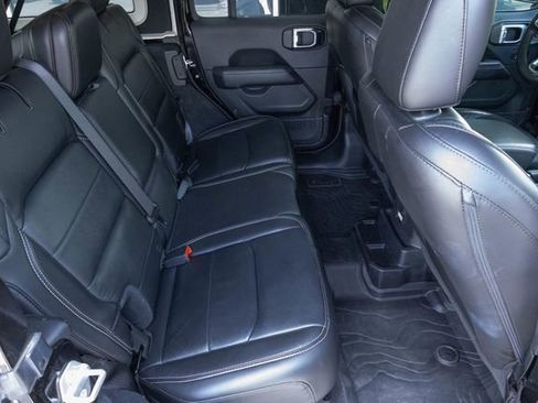 Used 2018 Jeep Wrangler Unlimited Sahara AWD/4WD image 19