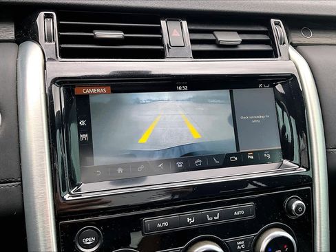 Used 2019 Land Rover Discovery HSE image 24