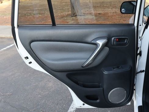 Used 2005 Toyota RAV4 4WD image 24