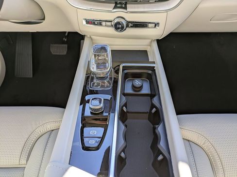 New 2026 Volvo XC60 B5 Ultra w/ Protection Package Premier image 18