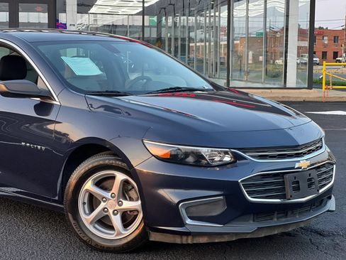 Used 2018 Chevrolet Malibu LS w/ LPO, Convenience Package 1 FWD image 2