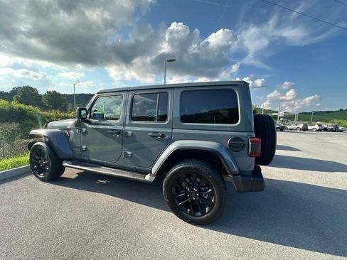 Used 2025 Jeep Wrangler Unlimited Sahara AWD/4WD image 27