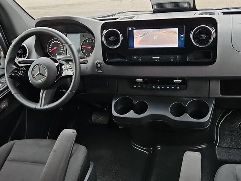 Used 2025 Mercedes-Benz Sprinter 2500 image 17