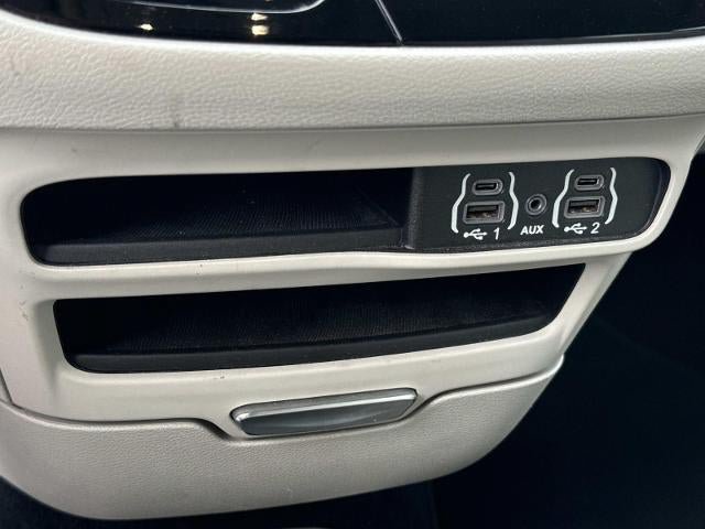 Used 2021 Chrysler Pacifica Touring-L FWD image 21