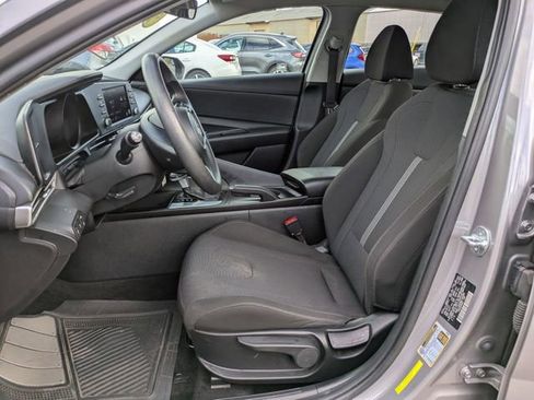 Used 2021 Hyundai Elantra SE image 7