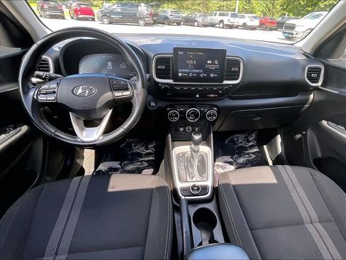 Used 2024 Hyundai Venue SEL FWD image 21
