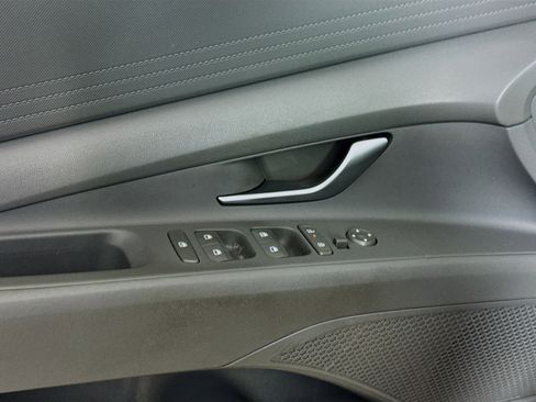 Used 2024 Hyundai Elantra SEL FWD image 24